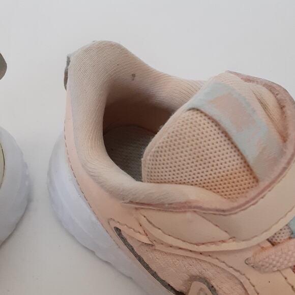 Nike Revolution 5 SE Sneakers Girls 8 Peach Pink Running Shoes Back to School - Picture 6 of 10